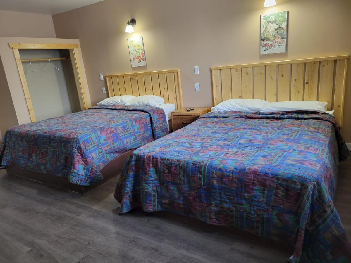 Lakewood Inn 100 Mile House Екстер'єр фото
