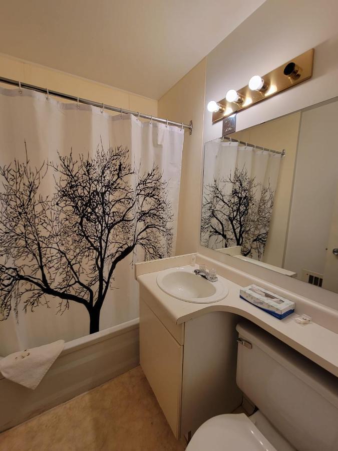 Lakewood Inn 100 Mile House Екстер'єр фото