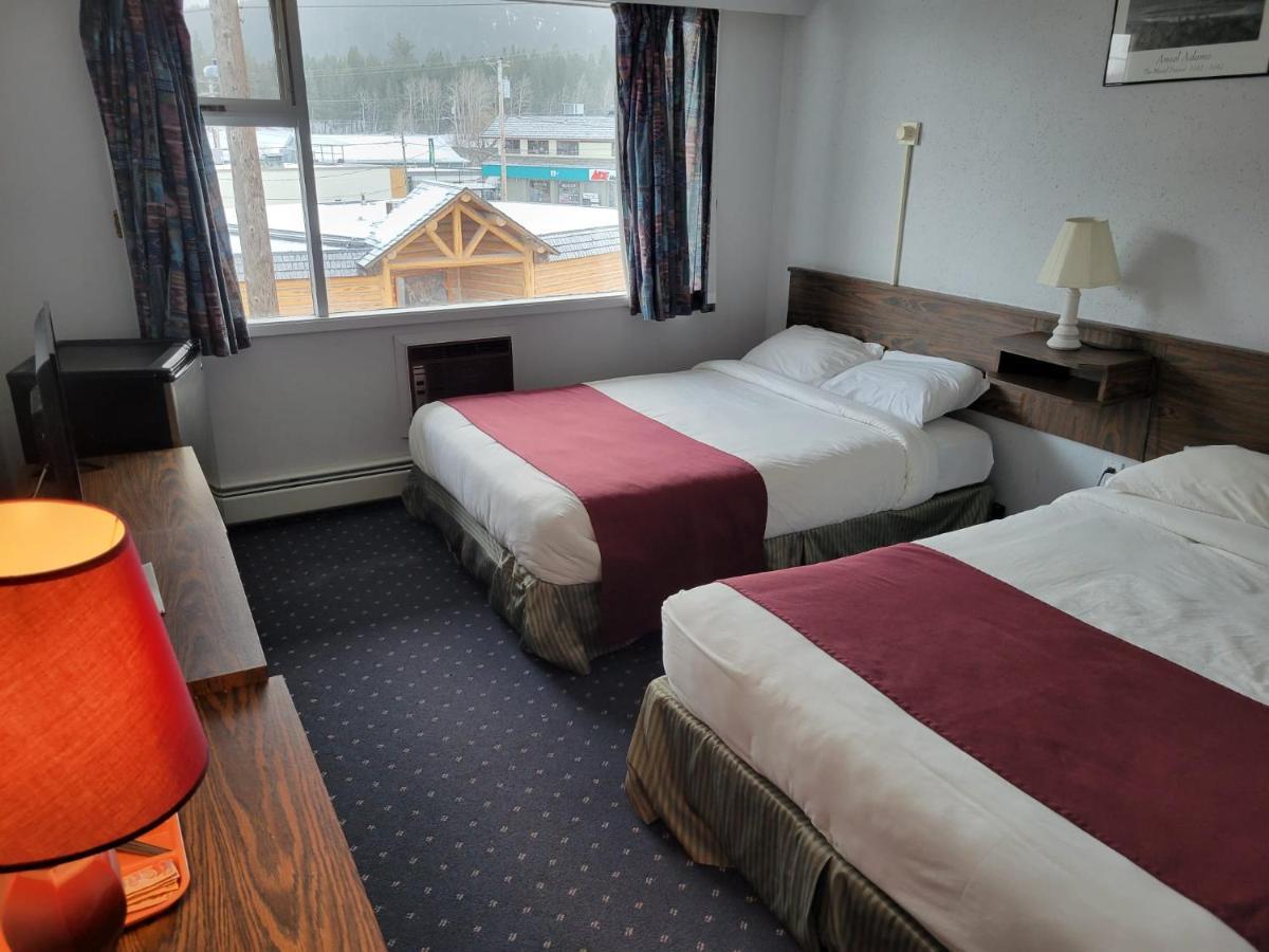 Lakewood Inn 100 Mile House Екстер'єр фото